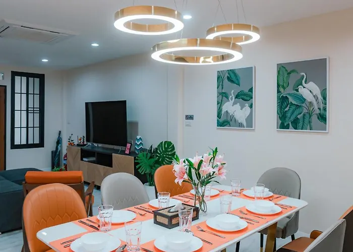 Prime Sukhumvit Modern Home, Phrom Phong Bts, Em District, Up To 14 Guests